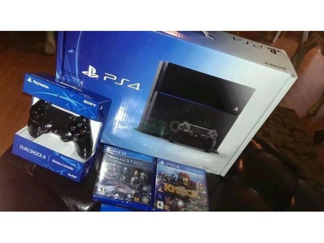 Sony PlayStation 4 + 2 Controllers &10 Games