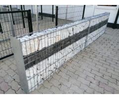 Gabion kerítés, kőkerítés, drótfonat, vadháló, oszlop, kapu, huzal