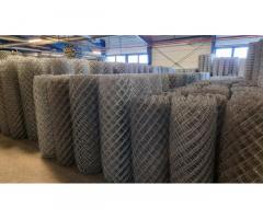 Gabion kerítés, kőkerítés, drótfonat, vadháló, oszlop, kapu, huzal